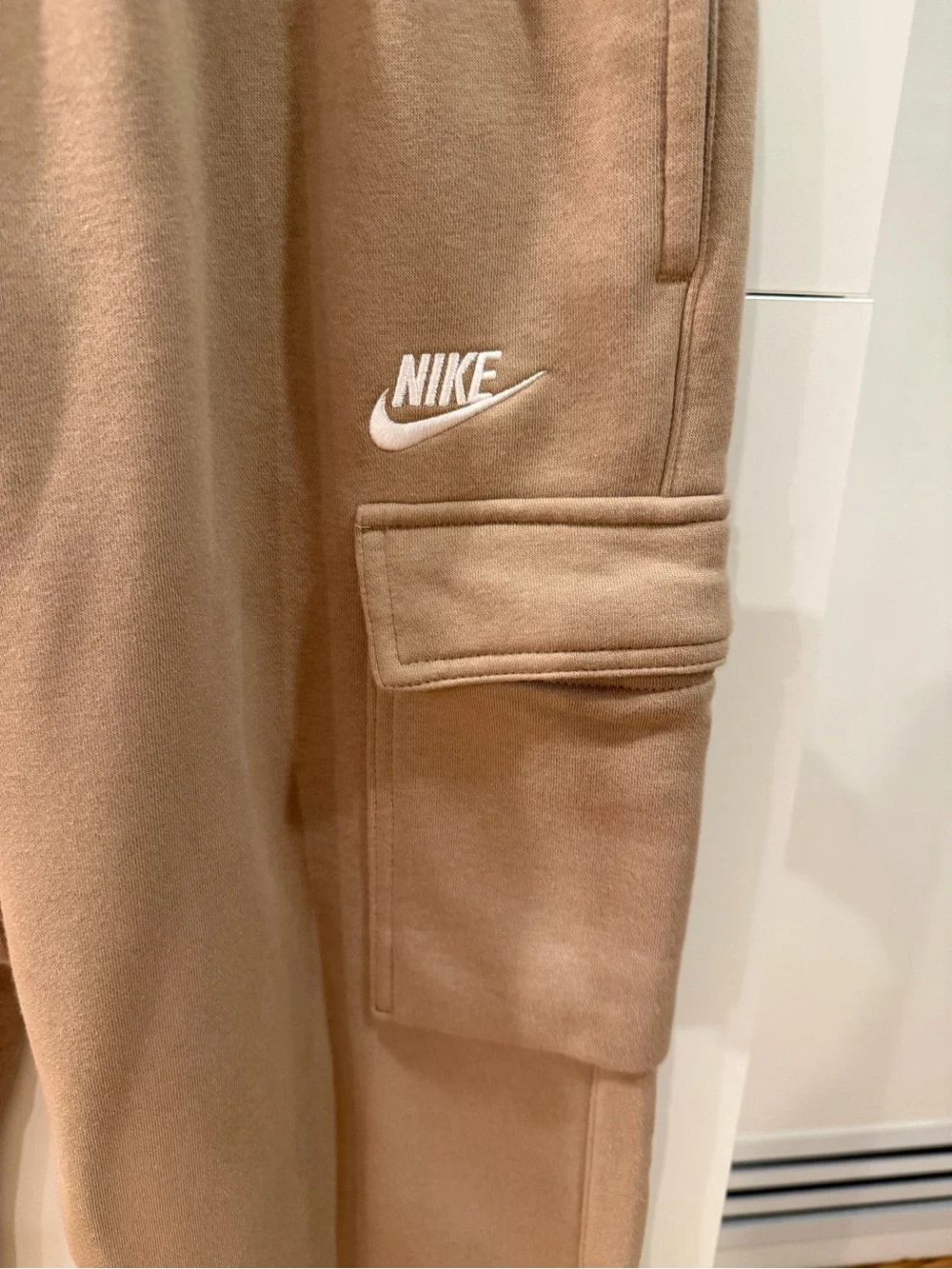 Nike Men’s Tan Cargo Fleece Jogger Pants Size L
